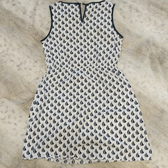 Vineyard Vines dress - Picture 2 of 2